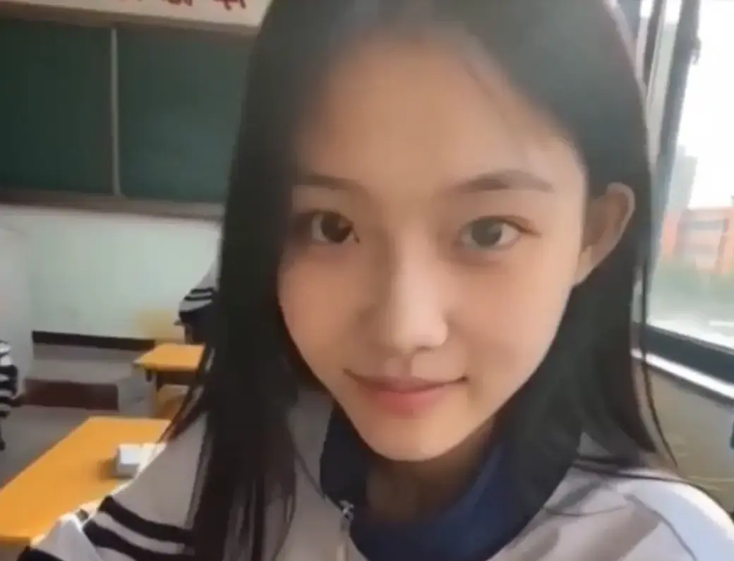 黄果AI短剧《我的十八岁女友》无删减完整版在线播放 - 4K蓝光画质高甜治愈免费观看 - 追完又想谈恋爱了结局太甜